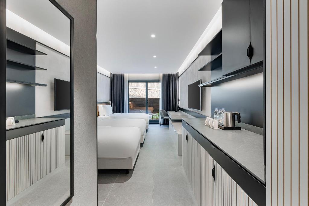 INVENTIST Hotel Sports Academy Istanbul - Habitación Triple Con Balcón