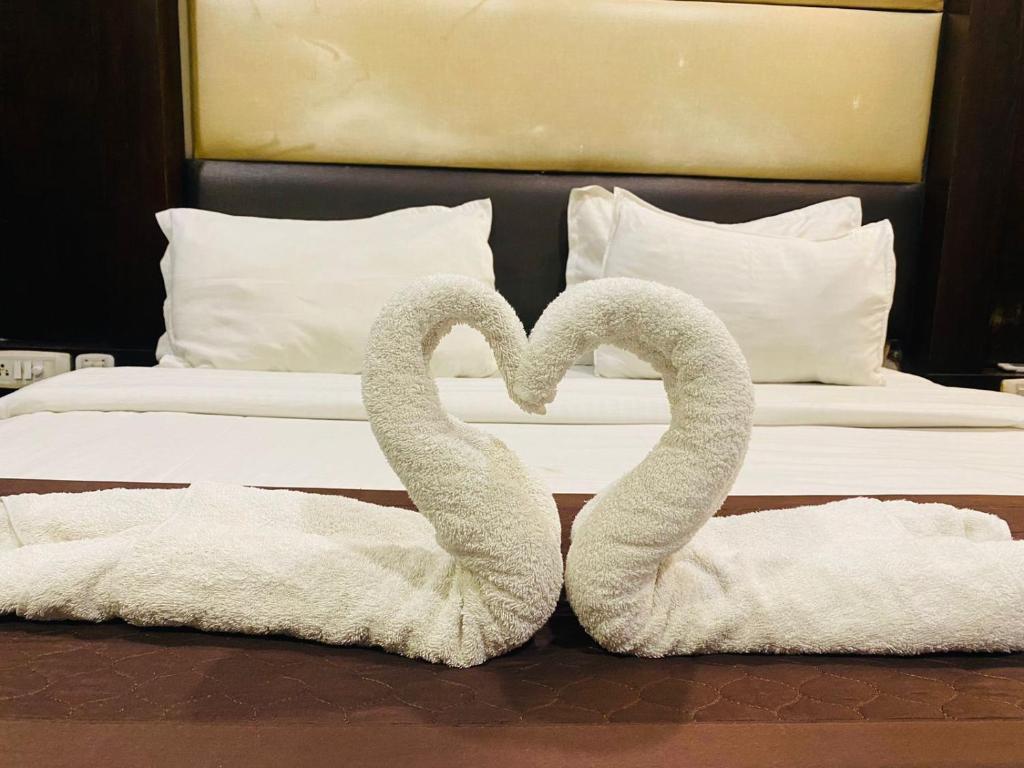 Postel nebo postele na pokoji v ubytování Qotel Express Pitampura Couple Friendly