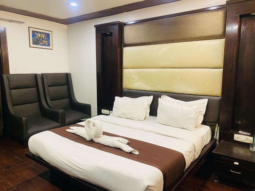 Postel nebo postele na pokoji v ubytování Qotel Express Pitampura Couple Friendly