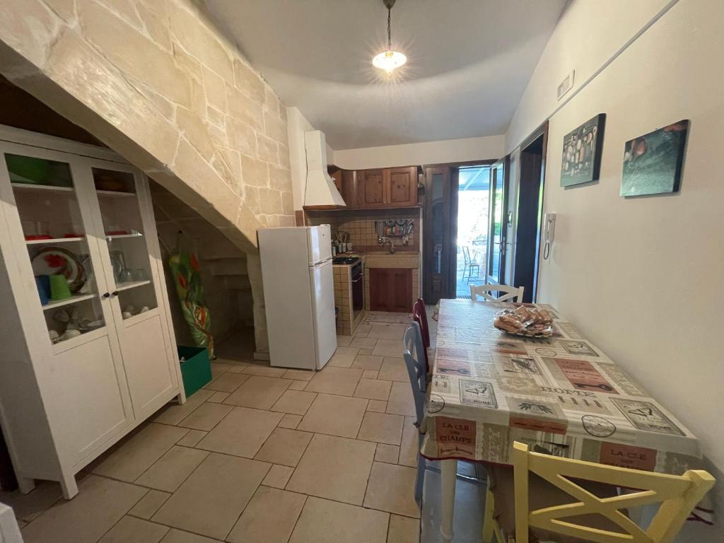 A kitchen or kitchenette at Dimora Storica San Giovanni