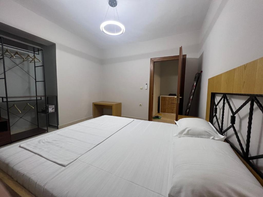 Postel nebo postele na pokoji v ubytování Apartment in Skanderbeg Square - Tirana Center 2