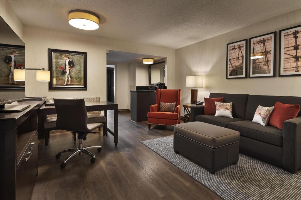 Embassy Suites by Hilton Washington DC Chevy Chase Pavilion - King Suite
