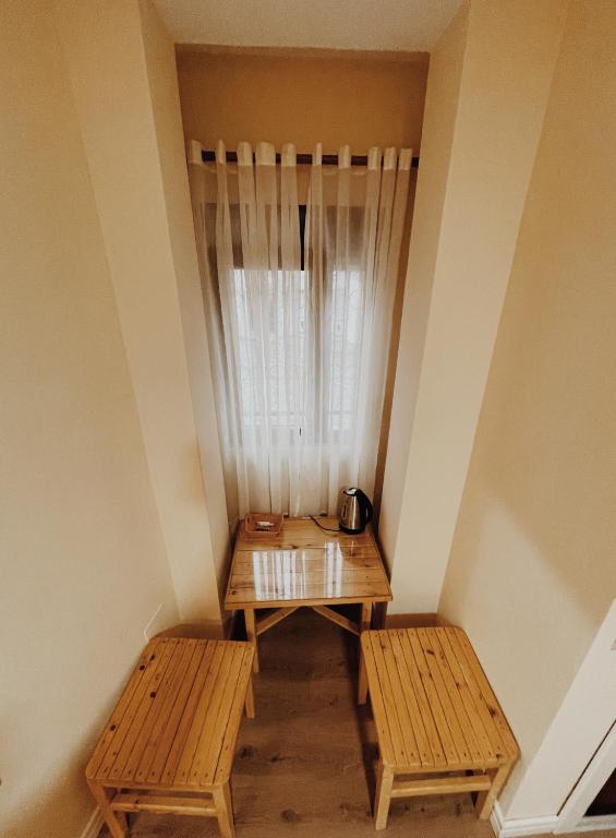 Posezení v ubytování At Pikotiko's - Korca City Rooms for Rent