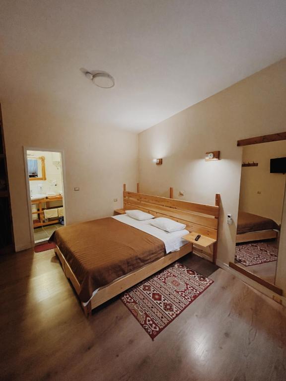 At Pikotiko's - Korca City Rooms for Rent - Image 9