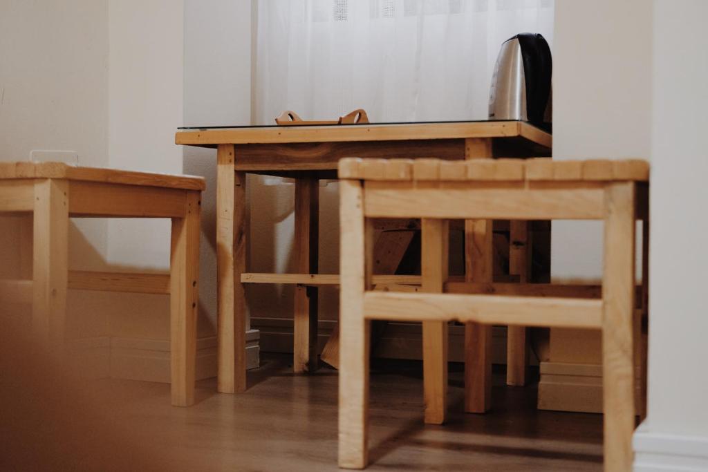 Palanda nebo palandy na pokoji v ubytování At Pikotiko's - Korca City Rooms for Rent