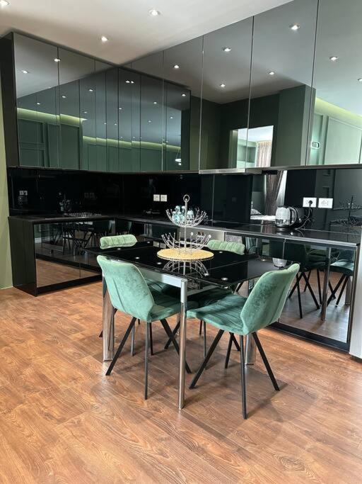 Green Apartment - Image 4