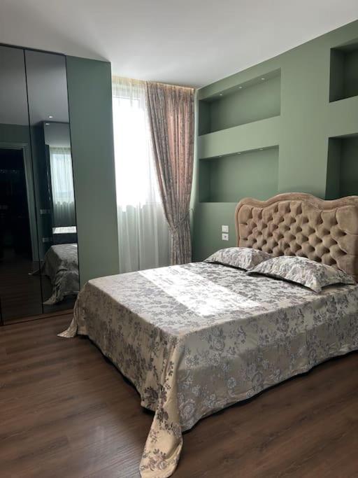 Green Apartment - Image 2