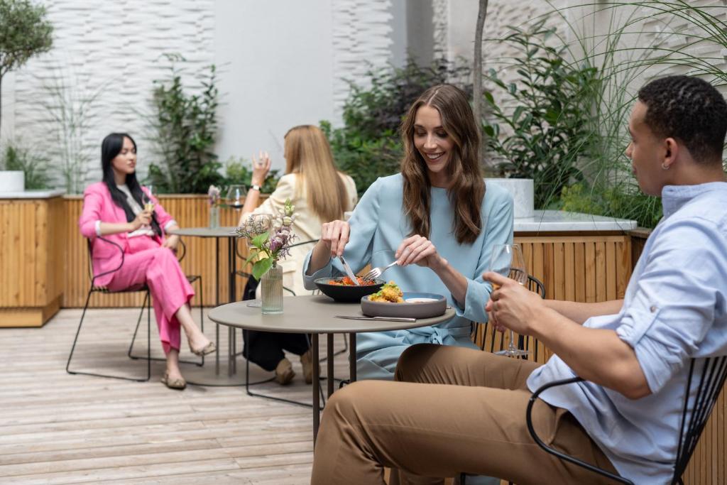 Almanac X Alcron Prague - Resim 6