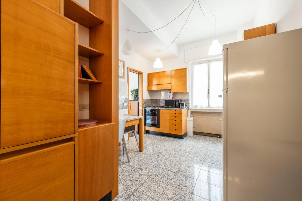 A kitchen or kitchenette at RiverView Luxury flat