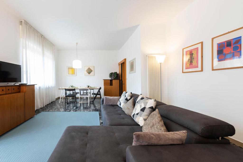 A television and/or entertainment centre at RiverView Luxury flat