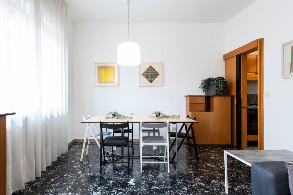 A seating area at RiverView Luxury flat