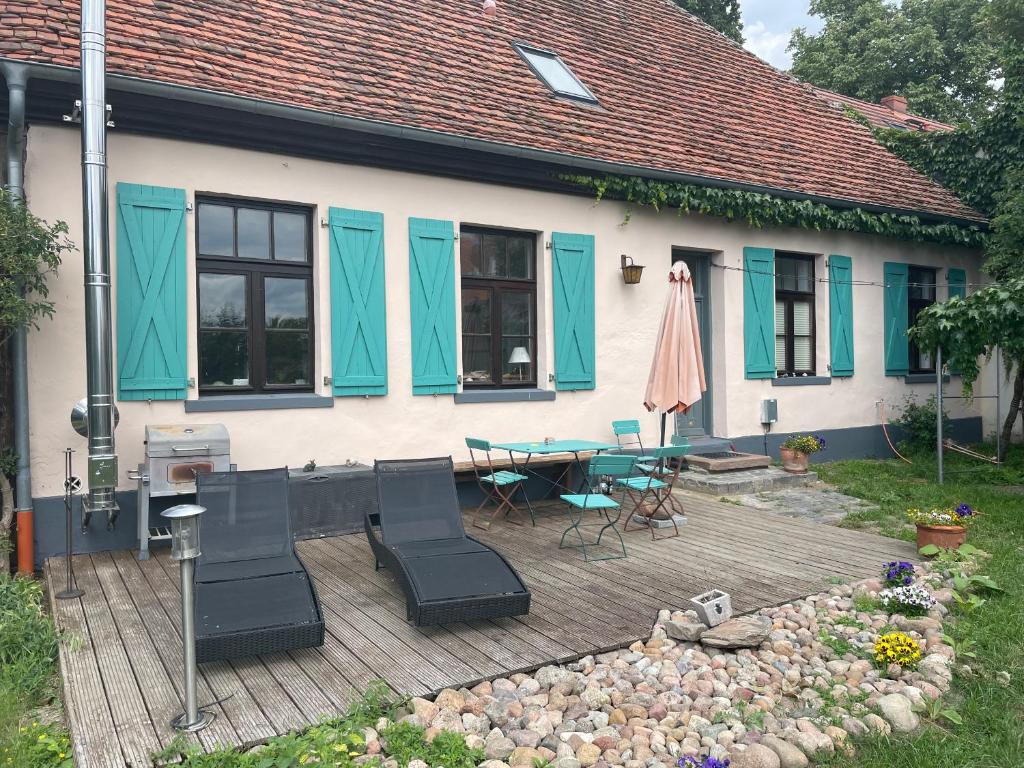 a patio with chairs and a table and a house at KreativKate in Breetz