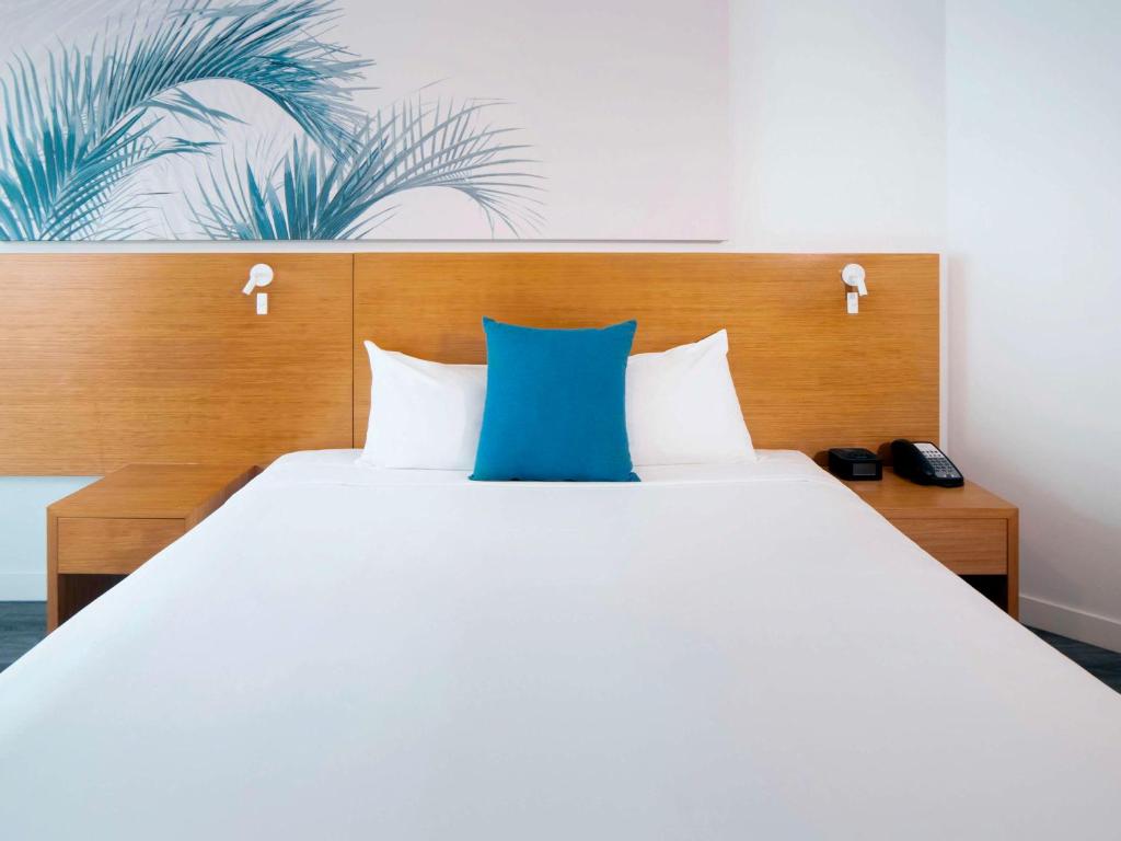 Postel nebo postele na pokoji v ubytování Novotel Cairns Oasis Resort