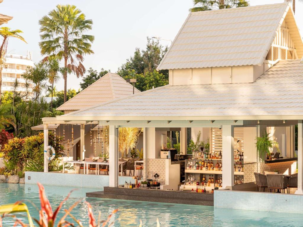 Bazén v ubytování Novotel Cairns Oasis Resort nebo v jeho okolí