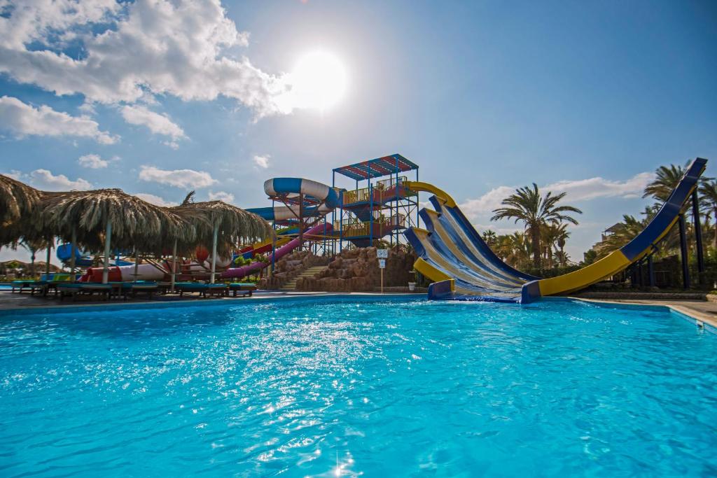Bazén v ubytování Sunrise Aqua Joy Resort nebo v jeho okolí