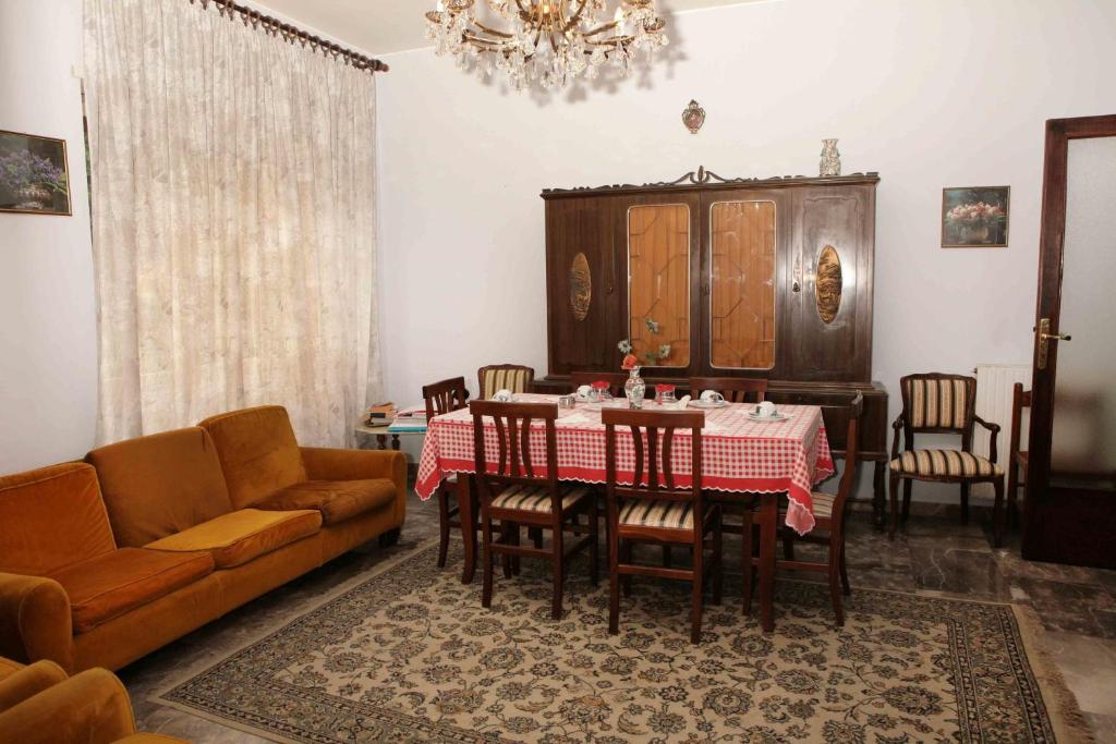 a living room with a table and a couch at Ipanema B&B in Rome