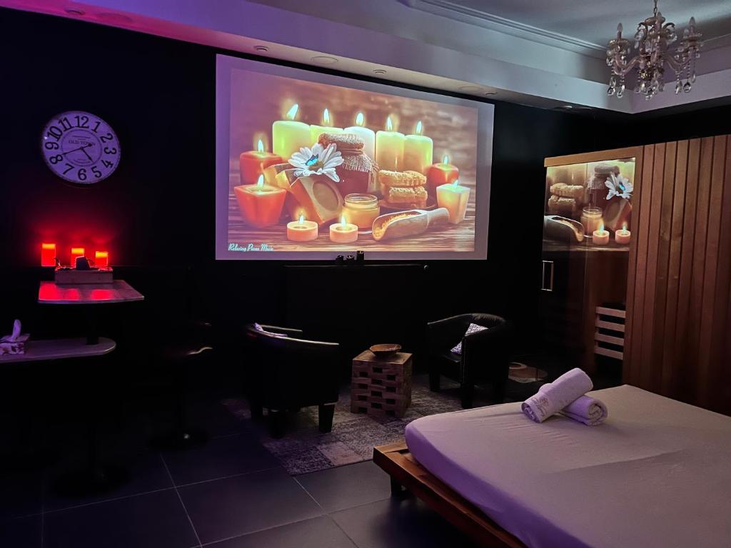a room with a big screen with a picture on the wall at Diane Luxury 1 in Roubaix