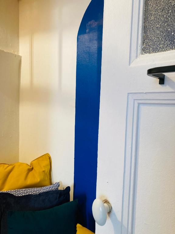 a door to a room with a blue and white wall at Pied à terre Méditerranéen ! in Marseille