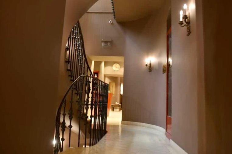 Le Palais Art Hotel Prague - Resim 11