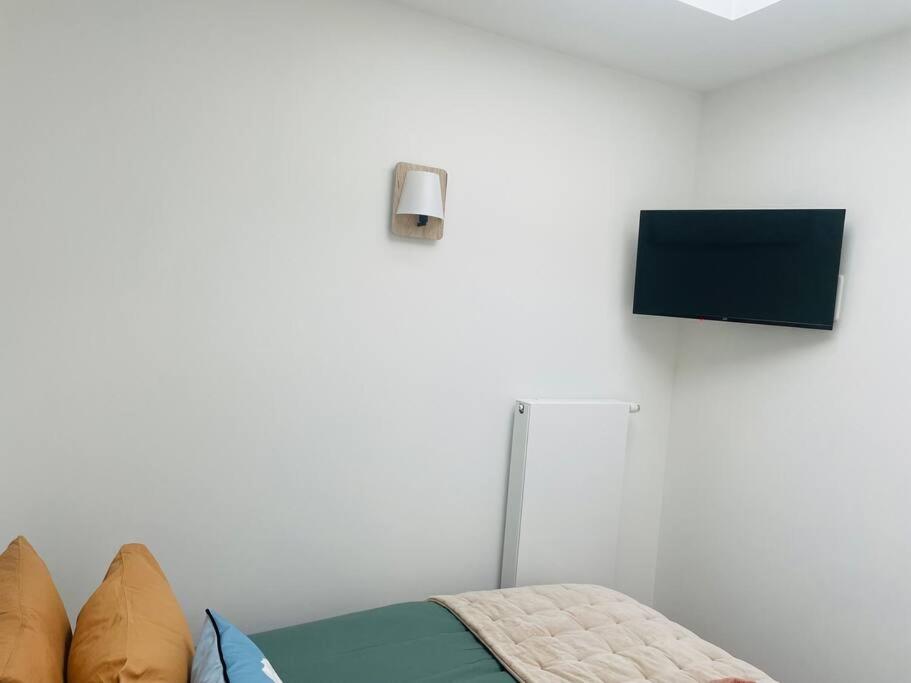 TV a/nebo společenská místnost v ubytování Domaine l’Ariondaz 1650, Charmant T2