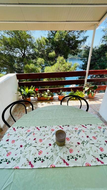 Балкон или терраса в Lovely apartments on the private Beach - island Korčula