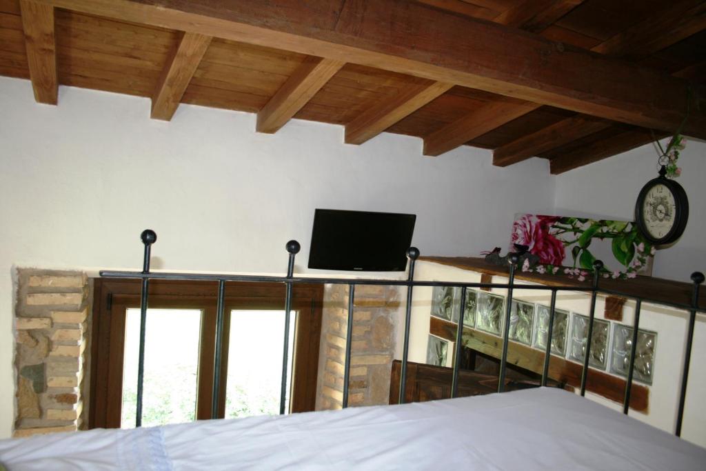 A television and/or entertainment centre at Antico Casale Fabrizi