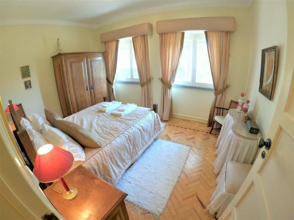 Postel nebo postele na pokoji v ubytování Sintra V4 house with garden in Colares
