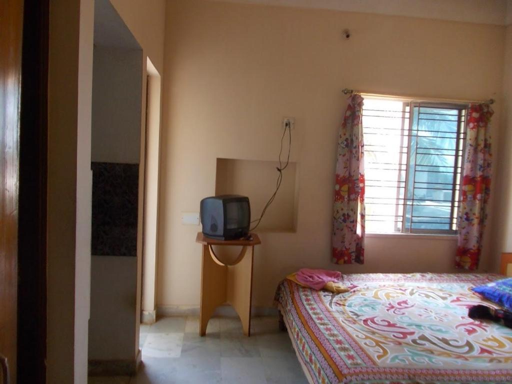 TV a/nebo společenská místnost v ubytování Rishaan Guest House