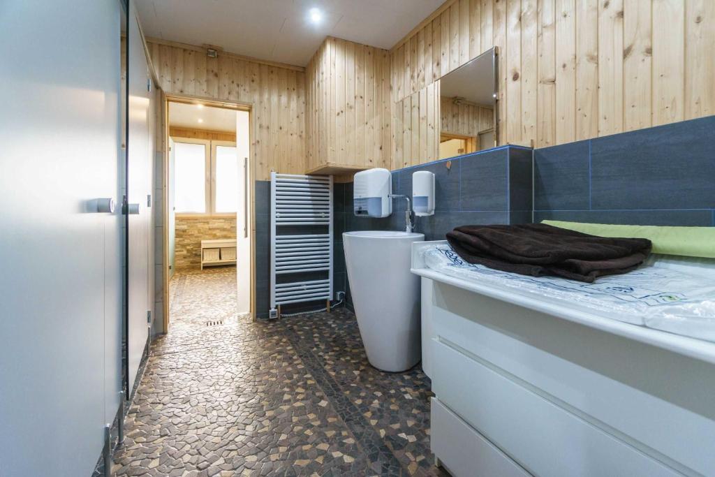 Kuchyň nebo kuchyňský kout v ubytování Urlaub im Wohnwagen mitten im Wald