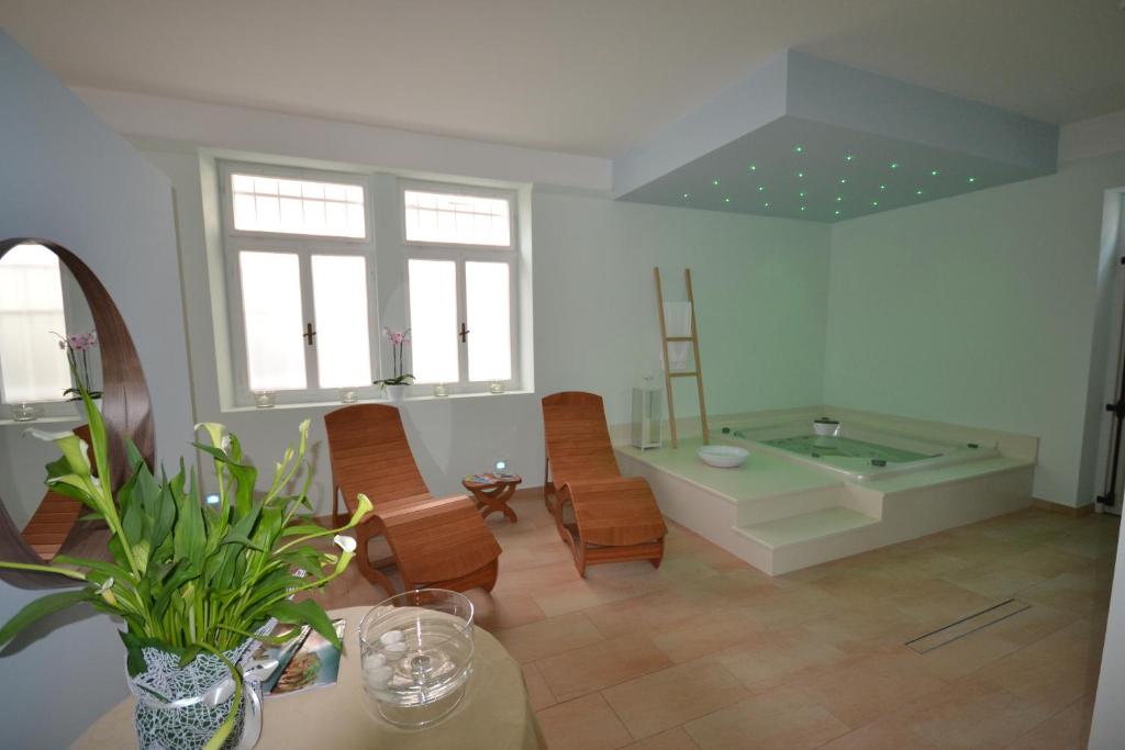 Łóżko lub łóżka w pokoju w obiekcie Hotel Villa Bernt
