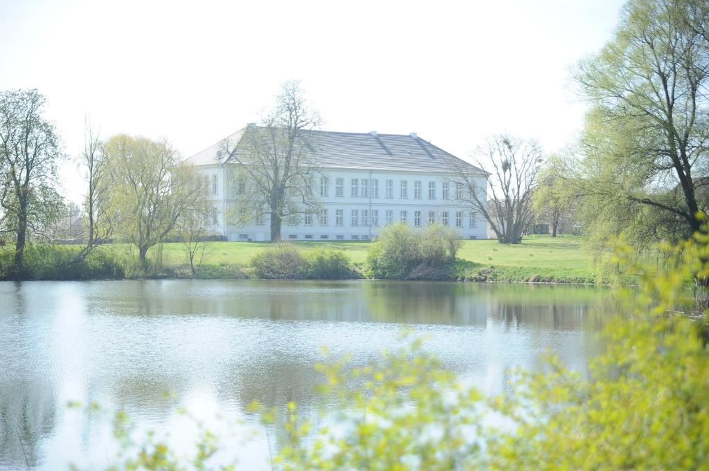 Výhled na řeku, která protéká v blízkosti apartmánu