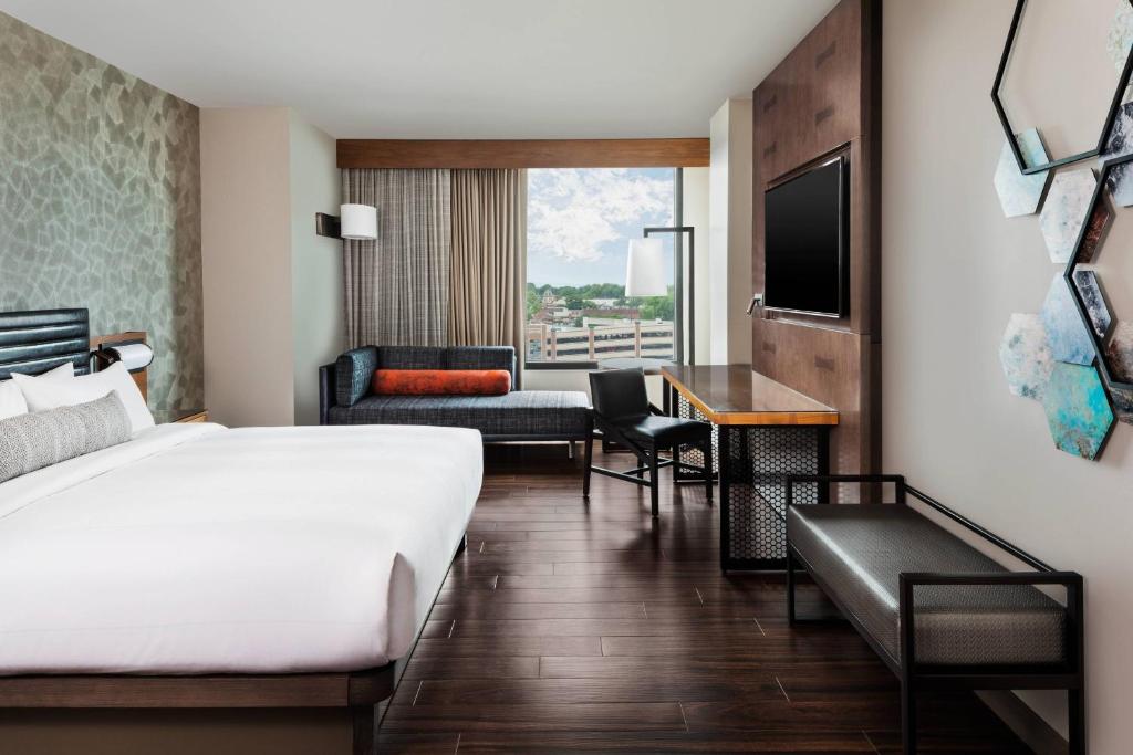 Lancaster Marriott at Penn Square - 