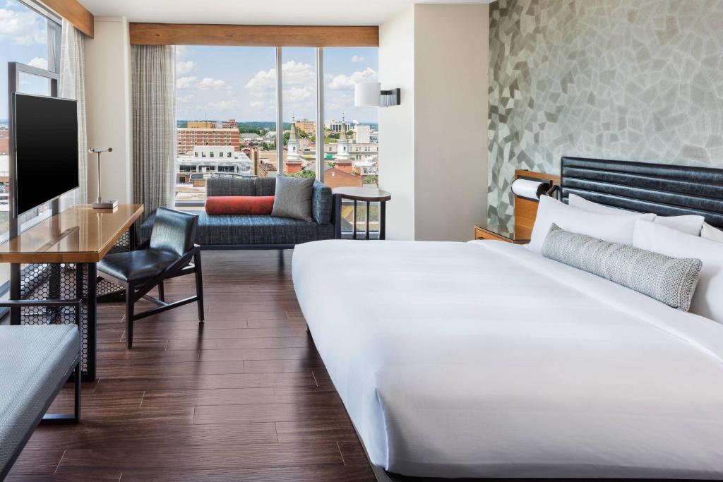 Lancaster Marriott at Penn Square - 