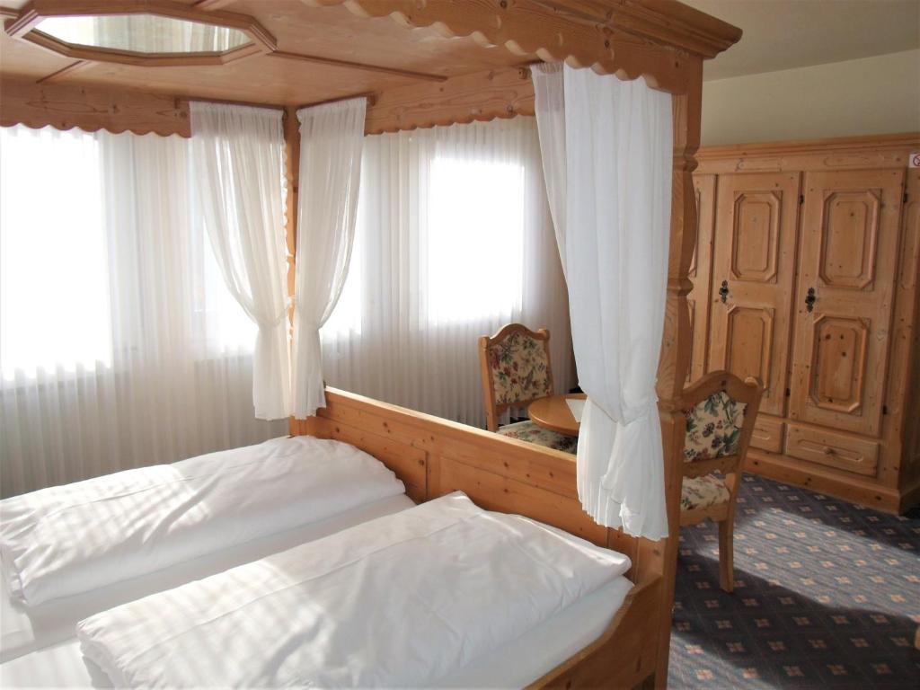Postel nebo postele na pokoji v ubytování Hotel Brehm