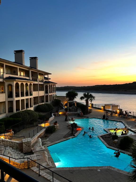 Lake Travis Stunning Waterfront, Sunset & Pool Views, Pet Friendly, Boat Ramp, Lago Vista, Texas - Appartamento Con Vista Lago