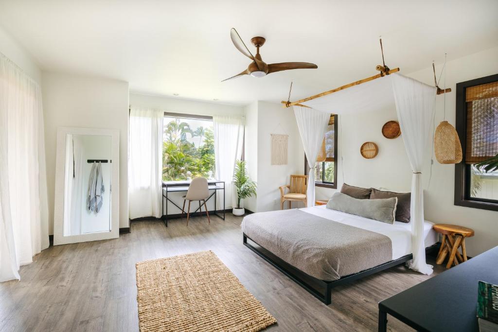 a bedroom with a bed and a ceiling fan at The Bamboo House in Kailua-Kona