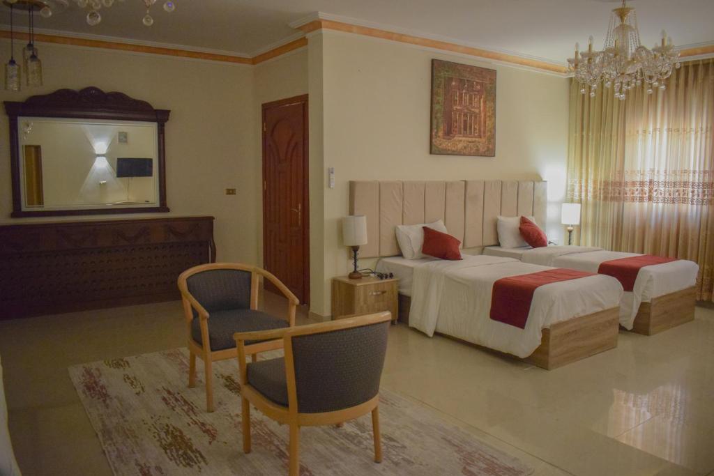 Postel nebo postele na pokoji v ubytování Twilight Hotel Petra
