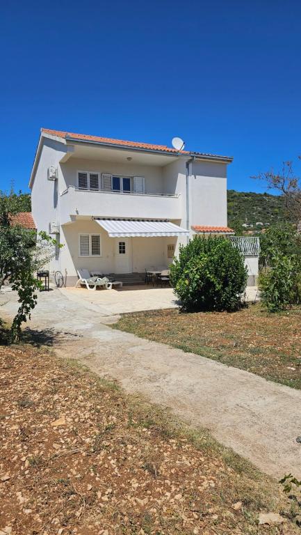 Το κτήριο όπου στεγάζεται  το διαμέρισμα