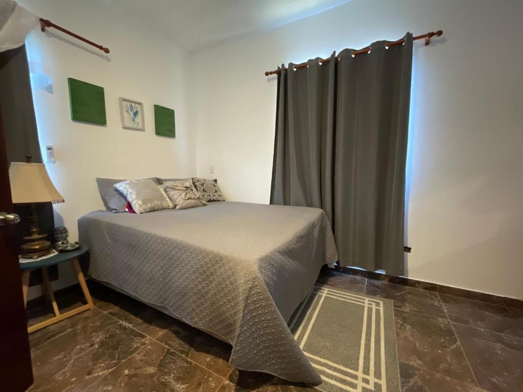 Postel nebo postele na pokoji v ubytování Casa Jacaranda