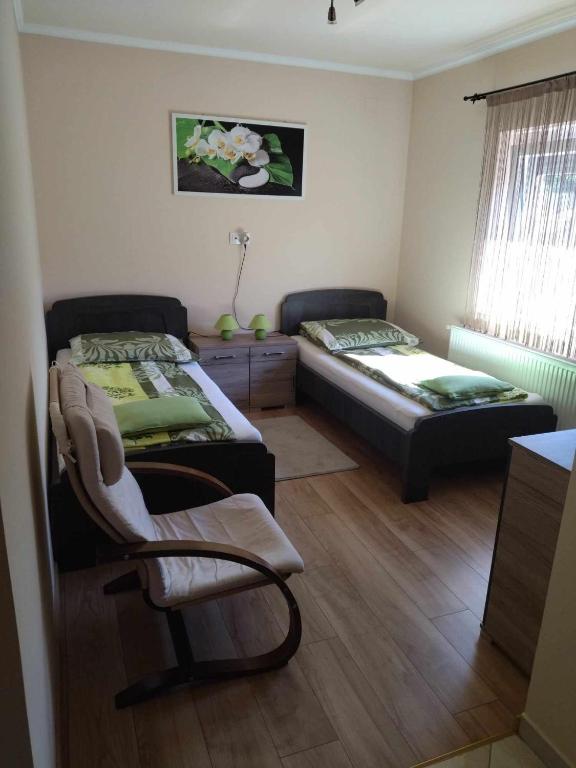 Posteľ alebo postele v izbe v ubytovaní Csaba apartman