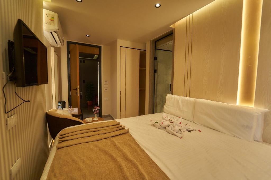 Postel nebo postele na pokoji v ubytování Gold's Pyramids Hotel
