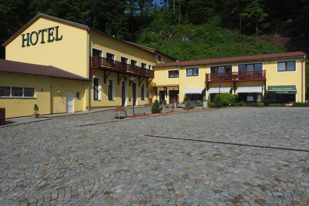 Budova, kde se hotel nachází