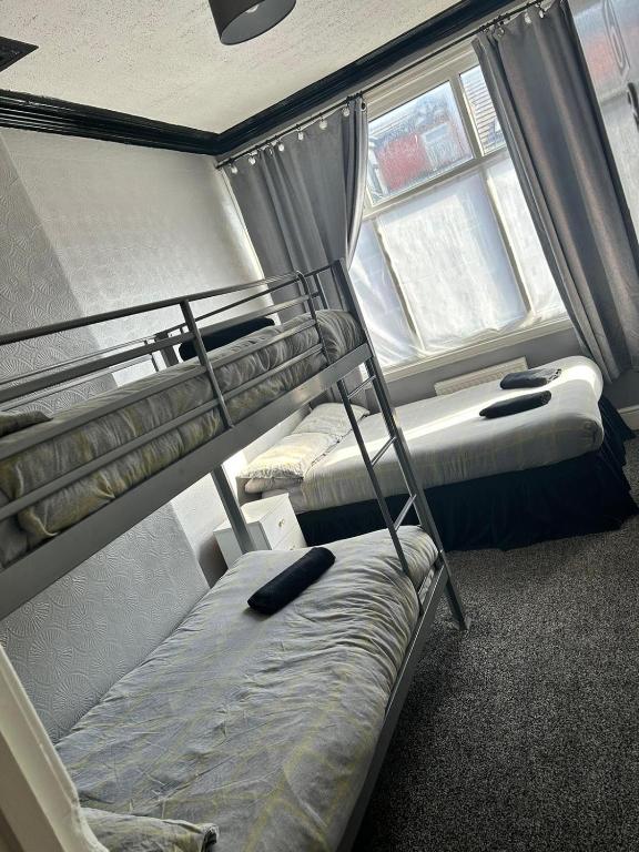 Postel nebo postele na pokoji v ubytování Adina Hotel