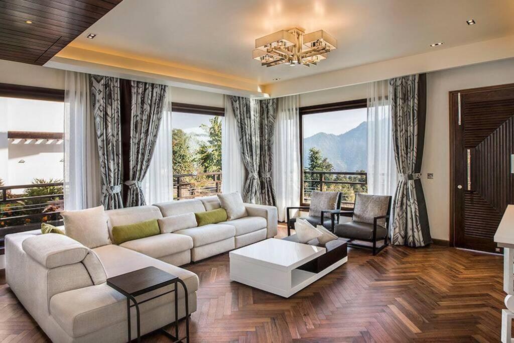 Gallery image of An extravagant Pushp villa overlooking the Ganges in Narendranagar