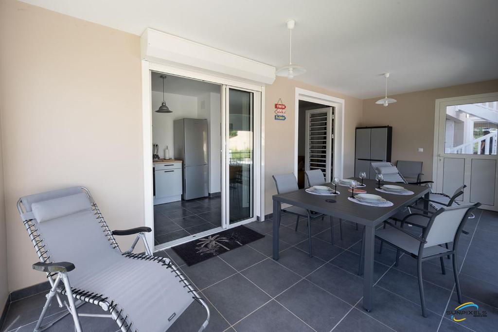 Fotografie z fotogalerie ubytování L'Anse Plage appartement 2 chambres avec spa à 200 m de la plage, jardin Privé et Parking v destinaci Les Trois-Îlets