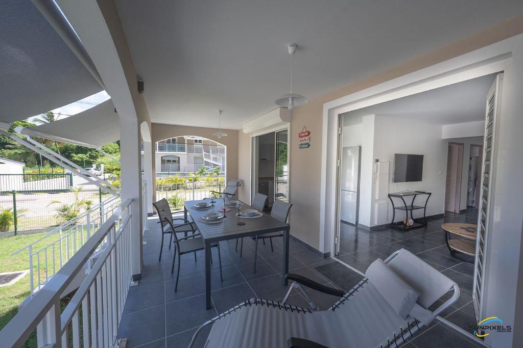 Balkón nebo terasa v ubytování L'Anse Plage appartement 2 chambres avec spa à 200 m de la plage, jardin Privé et Parking