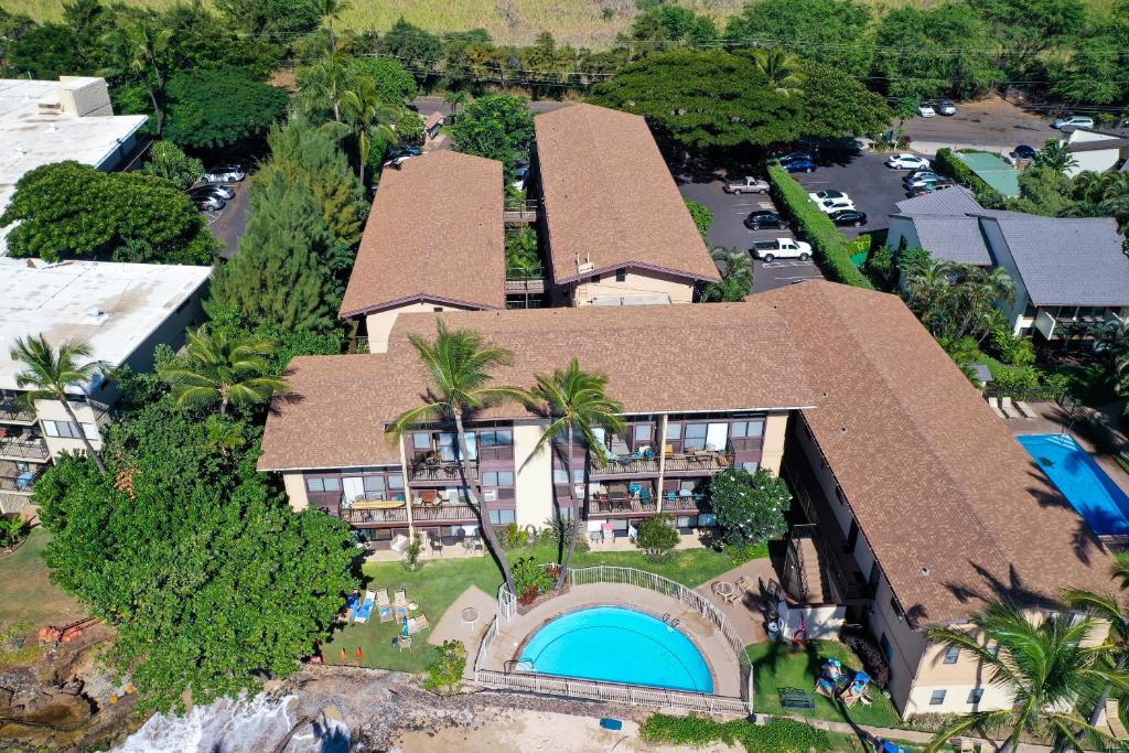 Bazén v ubytování Suite Maui Paradise Condo nebo v jeho okolí