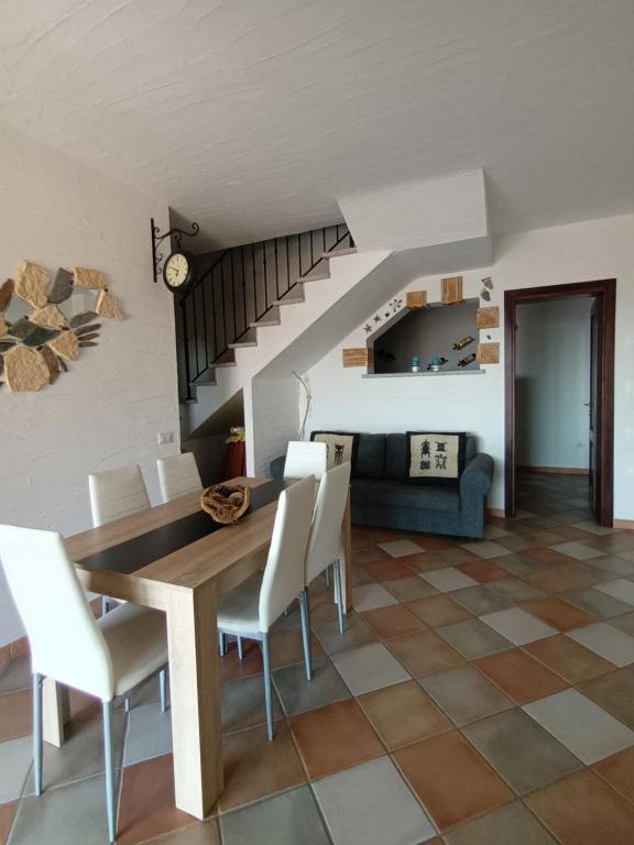 A seating area at La Villa Tanca Piras