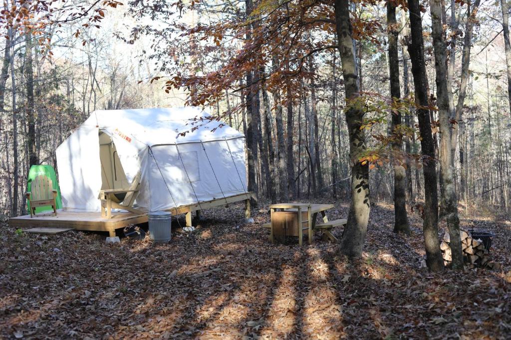 Tentrr Signature Site Starr Mountain Hideaway, Etowah (updated prices