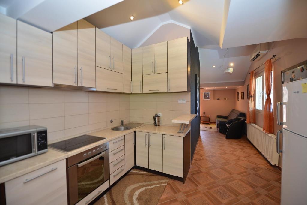 J & P Apartments Orahovac - 15